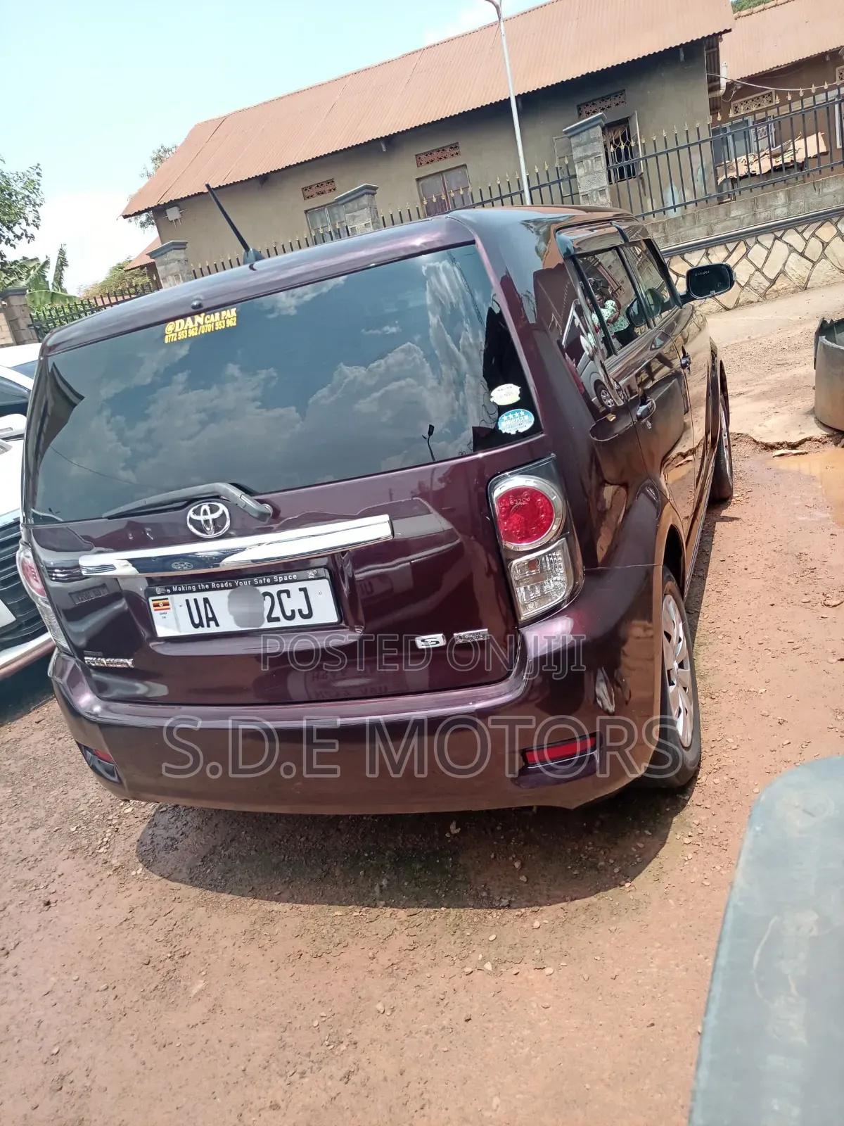 Toyota Rumion 1.5 FWD 2023 Red