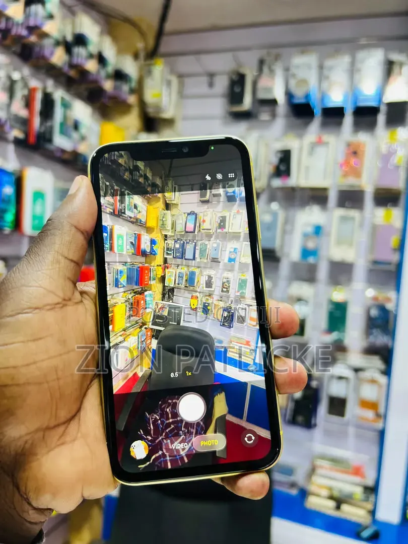 Apple iPhone 11 128 GB Yellow