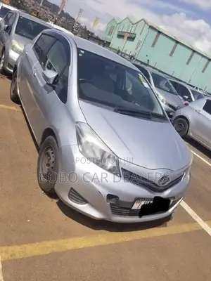 Toyota Vitz 1.3 FWD 3dr 2011 Silver