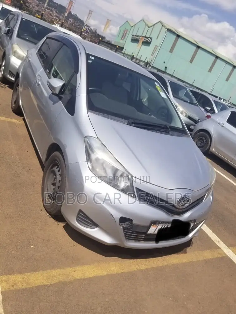 Toyota Vitz 1.3 FWD 3dr 2011 Silver