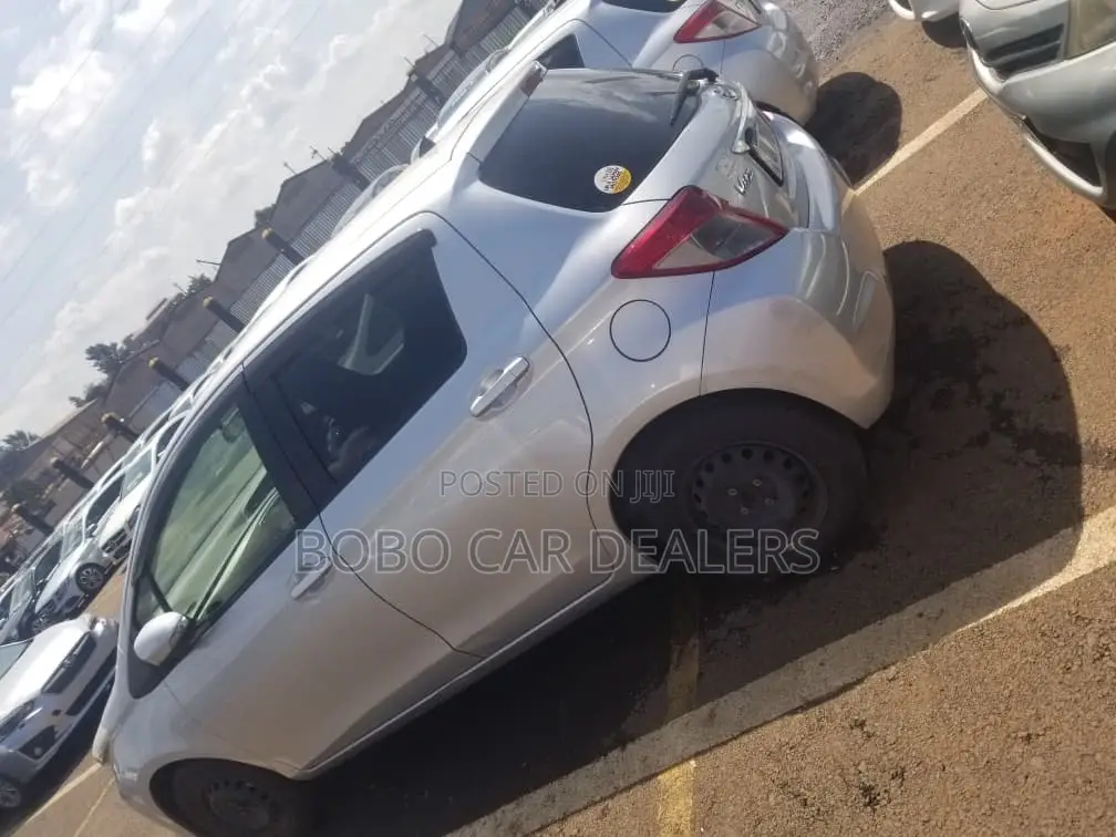 Toyota Vitz 1.3 FWD 3dr 2011 Silver