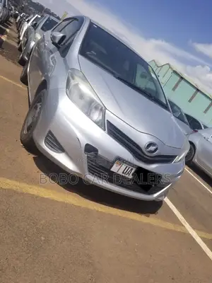 Toyota Vitz 1.3 FWD 3dr 2011 Silver