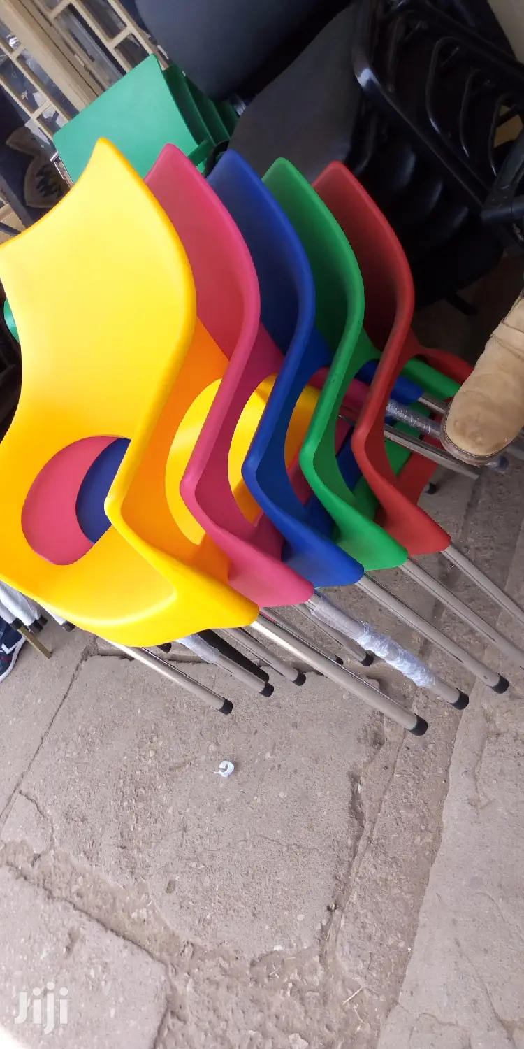 Plastic Restourant Chairs