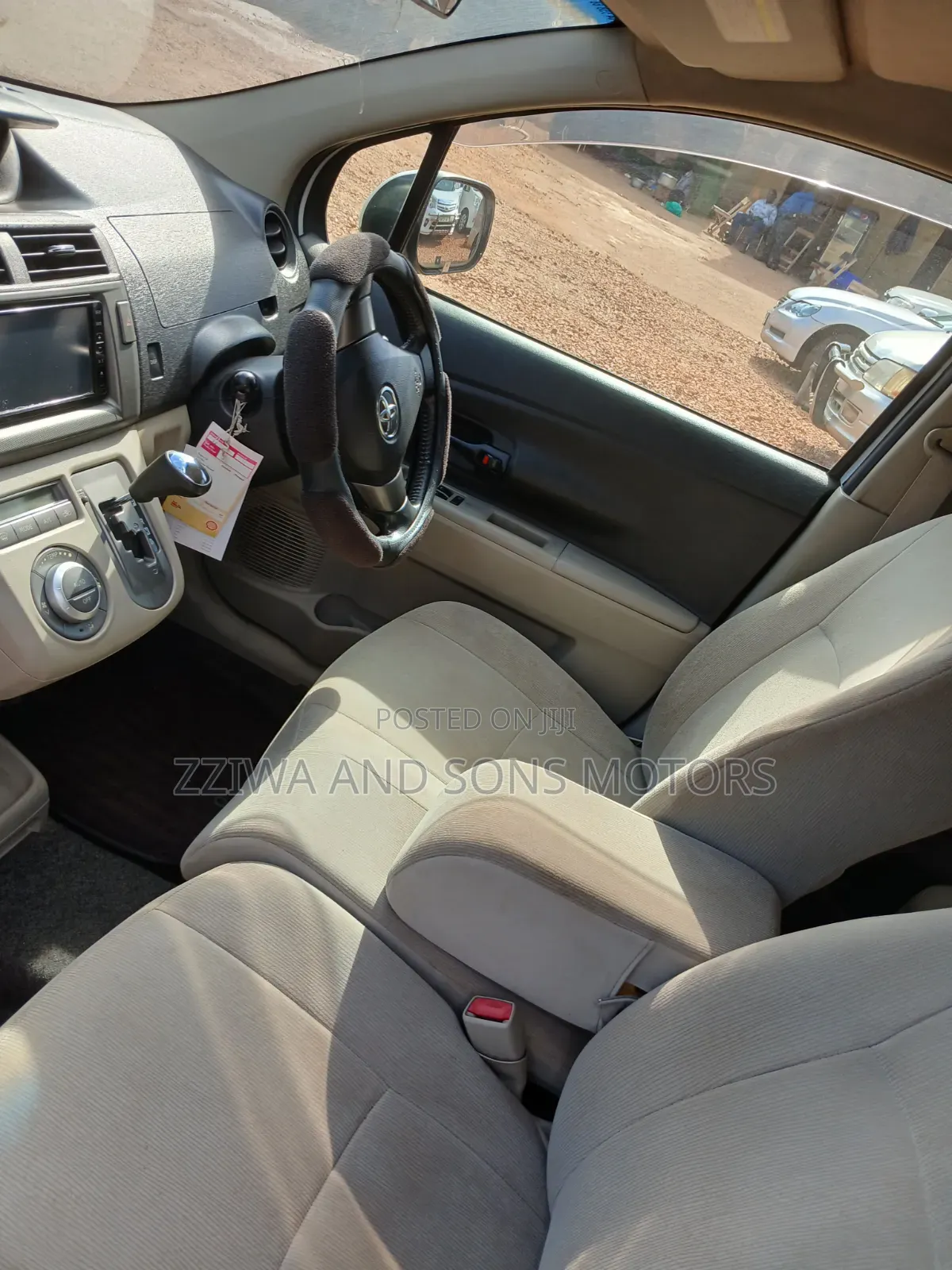Toyota Passo Sette 1.5 AWD 2009 White
