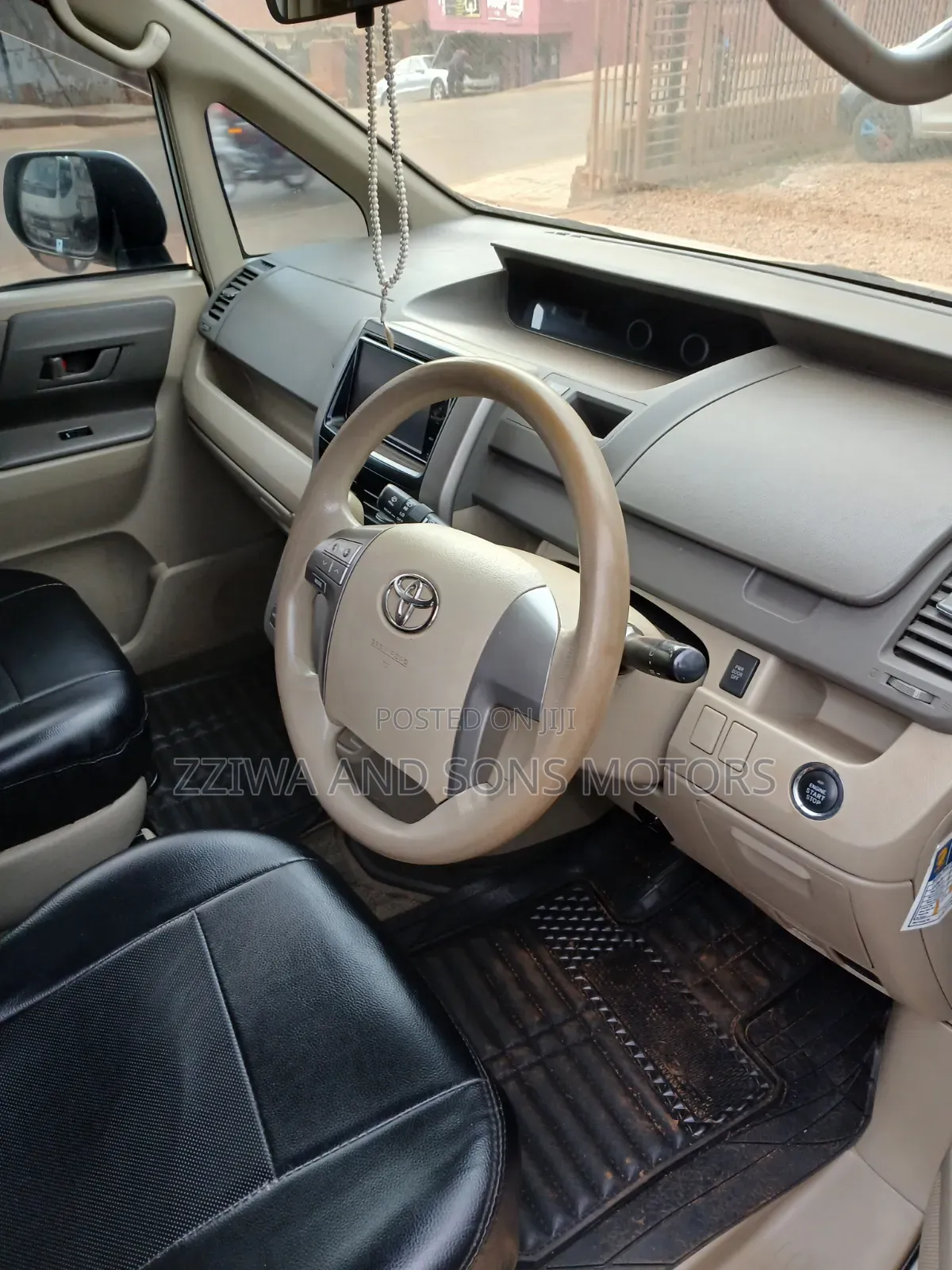 Toyota Noah 2.0 143hp AWD (8 Seater) 2010 White