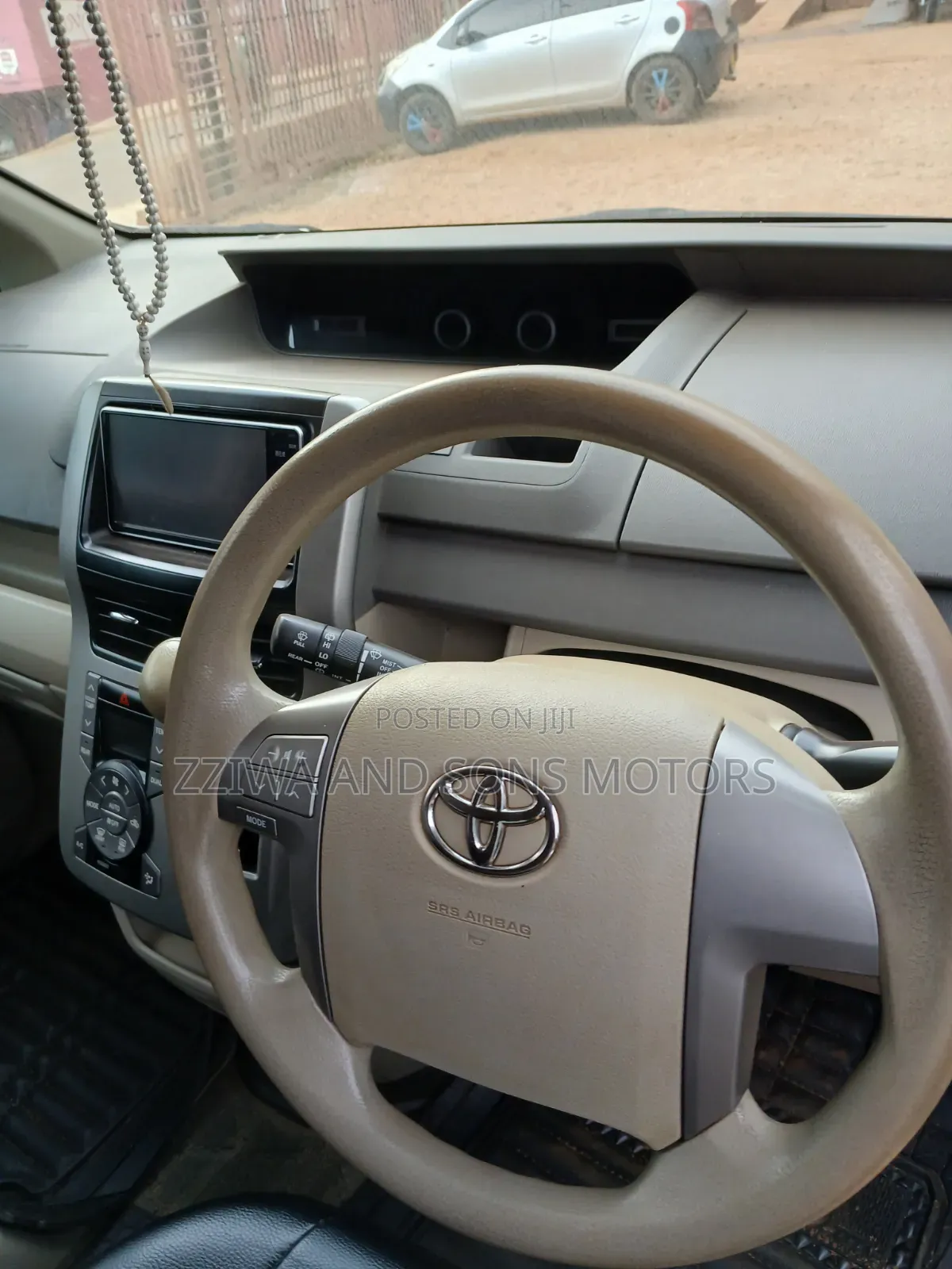 Toyota Noah 2.0 143hp AWD (8 Seater) 2010 White