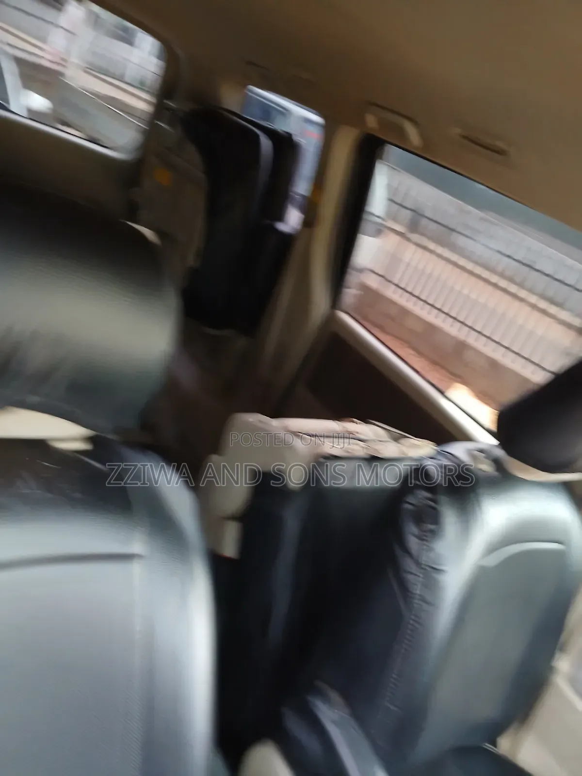 Toyota Noah 2.0 143hp AWD (8 Seater) 2010 White