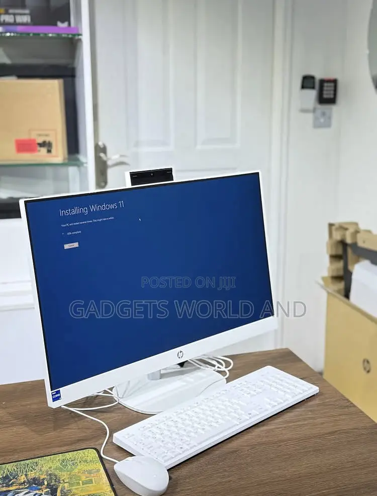 New Desktop Computer HP AiO 27 8GB Intel Core Ultra 7 SSD 512GB