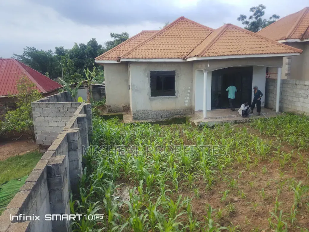 3bdrm House in Kasangati Matuga Rd, Wakiso / Wakiso for sale
