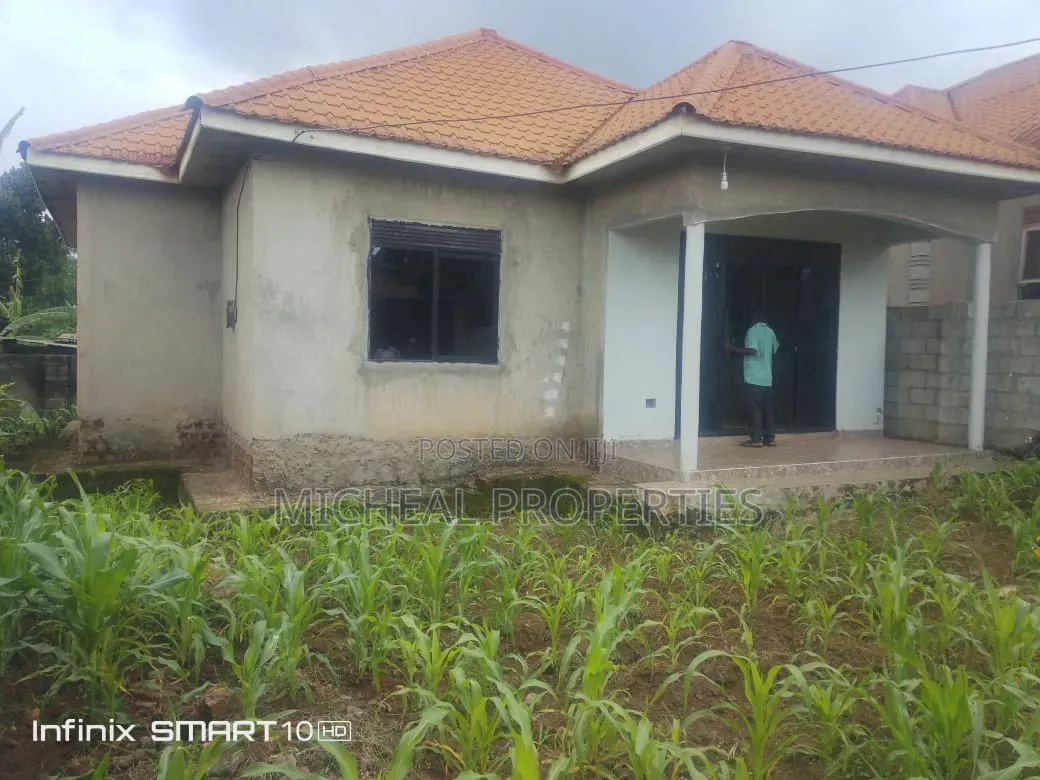 3bdrm House in Kasangati Matuga Rd, Wakiso / Wakiso for sale