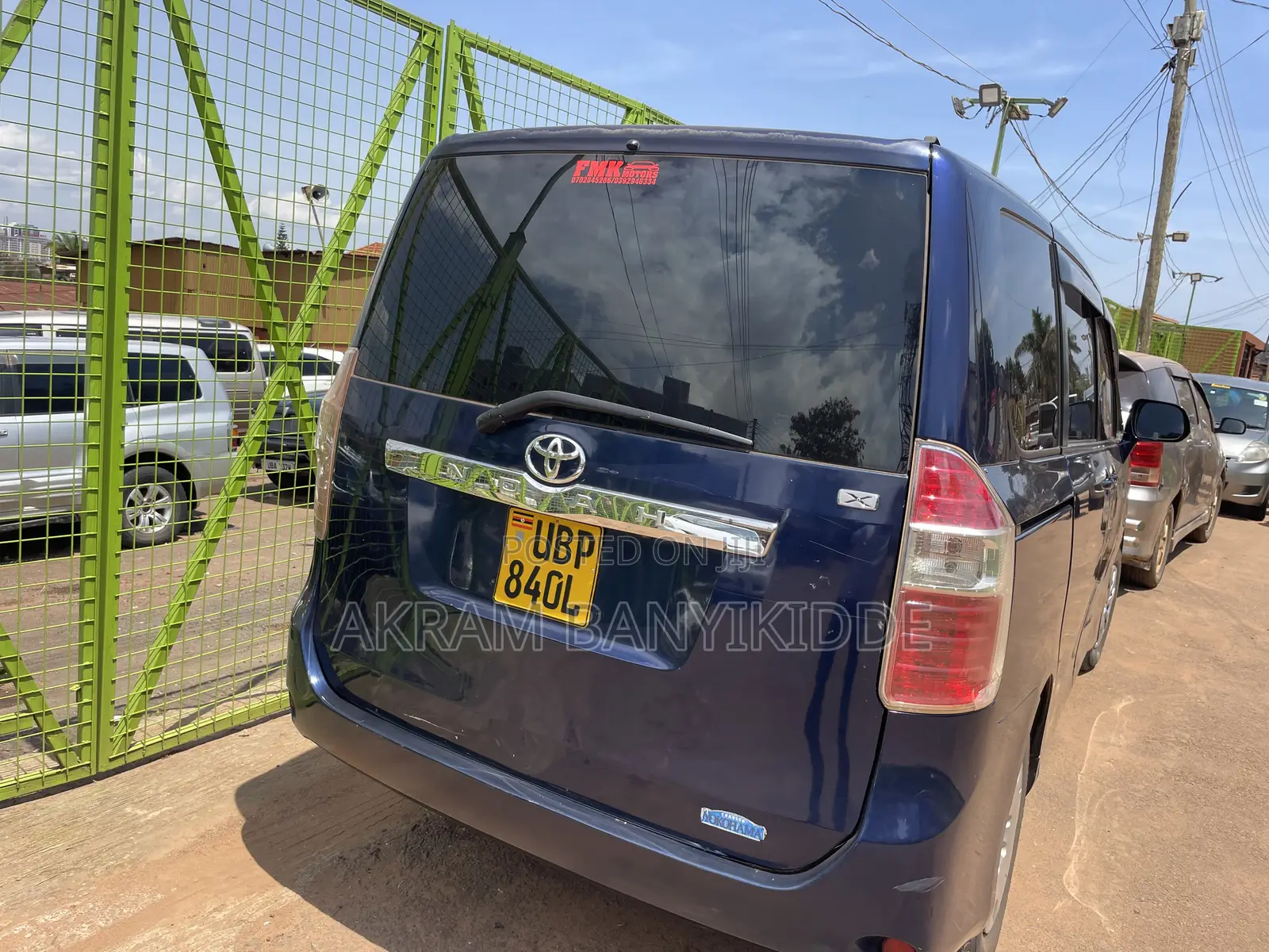 Toyota Noah 2010 Blue
