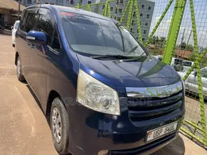 Toyota Noah 2010 Blue
