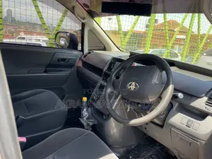 Toyota Noah 2010 Blue