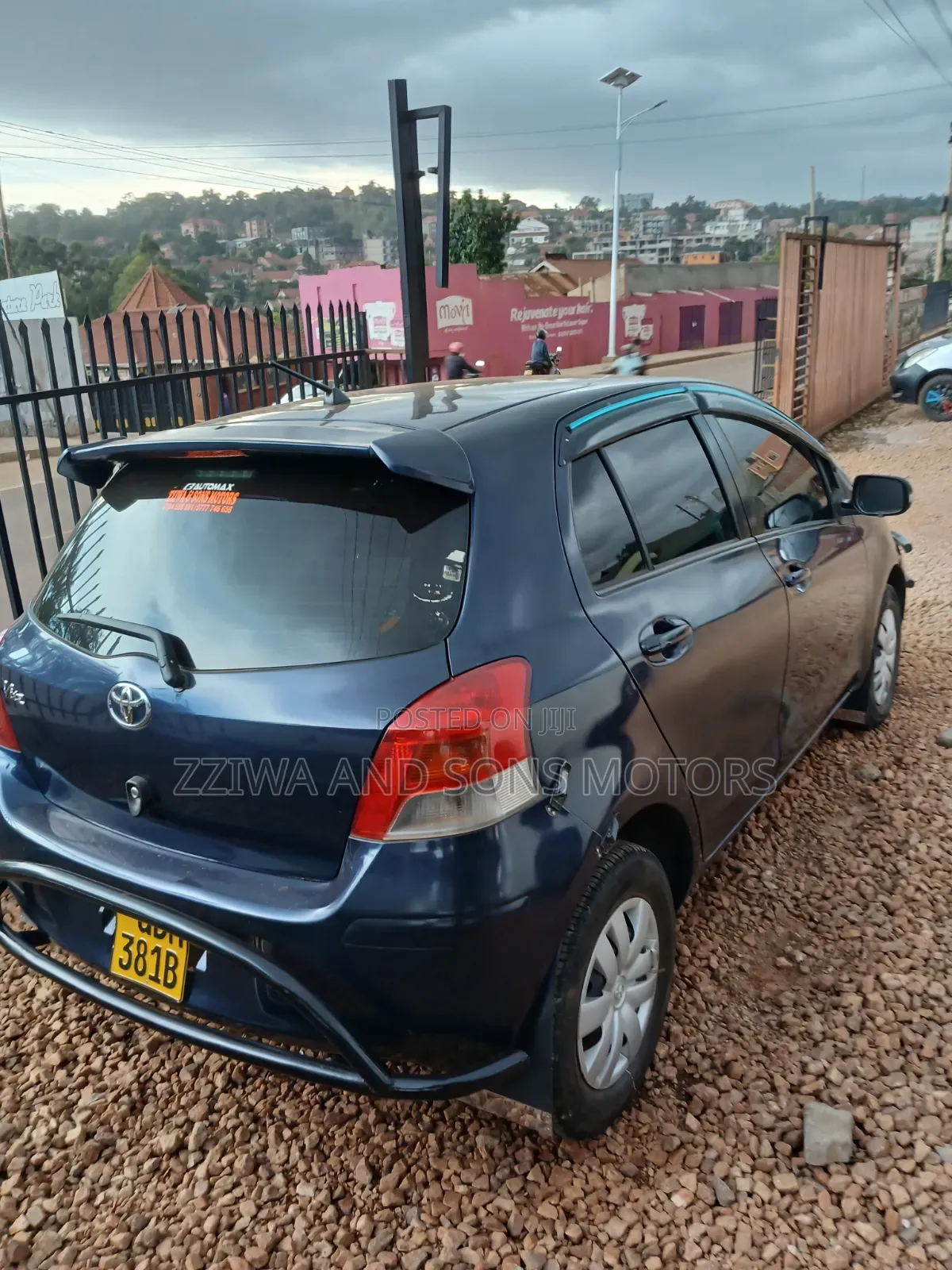Toyota Vitz 1.3 FWD 5dr 2010 Blue