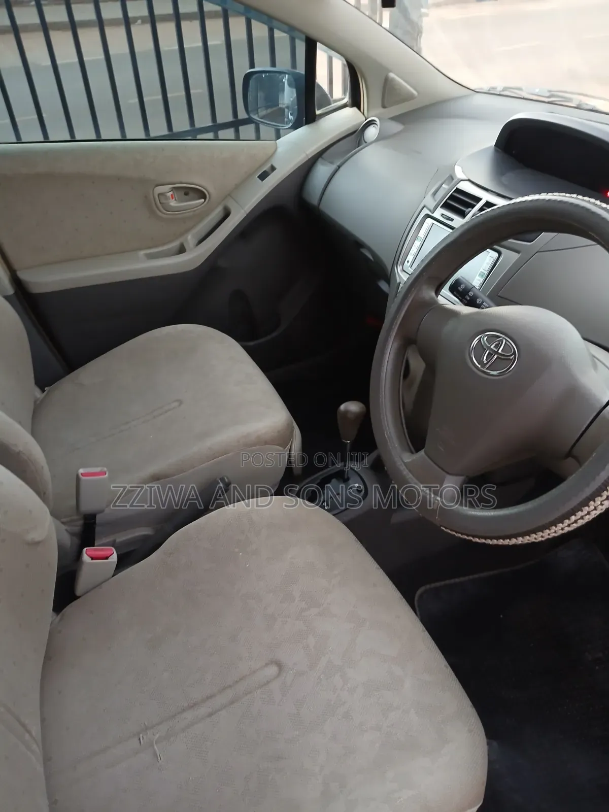 Toyota Vitz 1.3 FWD 5dr 2010 Blue