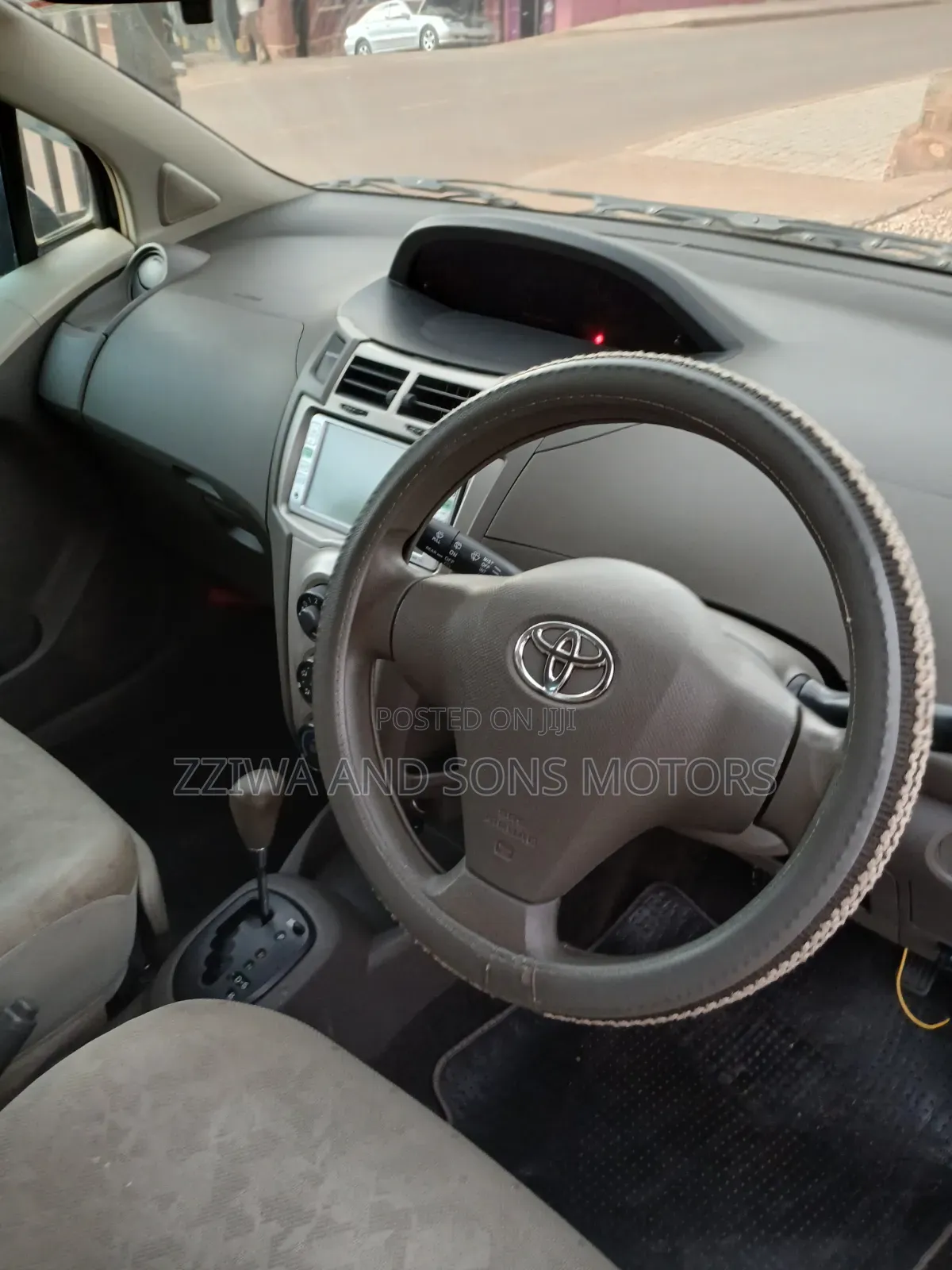 Toyota Vitz 1.3 FWD 5dr 2010 Blue