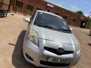 Toyota Vitz 2008 Silver