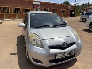 Toyota Vitz 2008 Silver