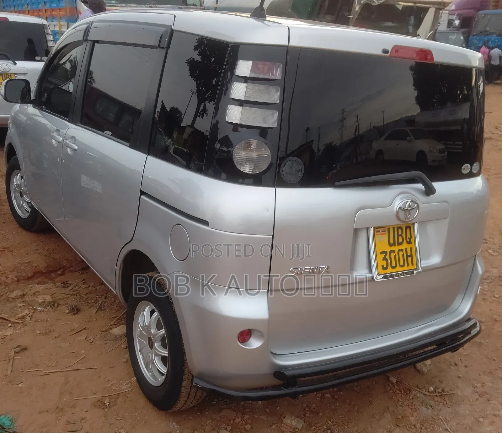 Toyota Sienta 2010 Silver