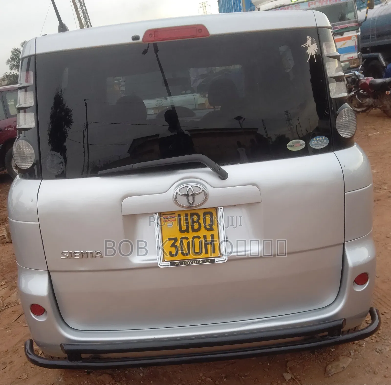 Toyota Sienta 2010 Silver