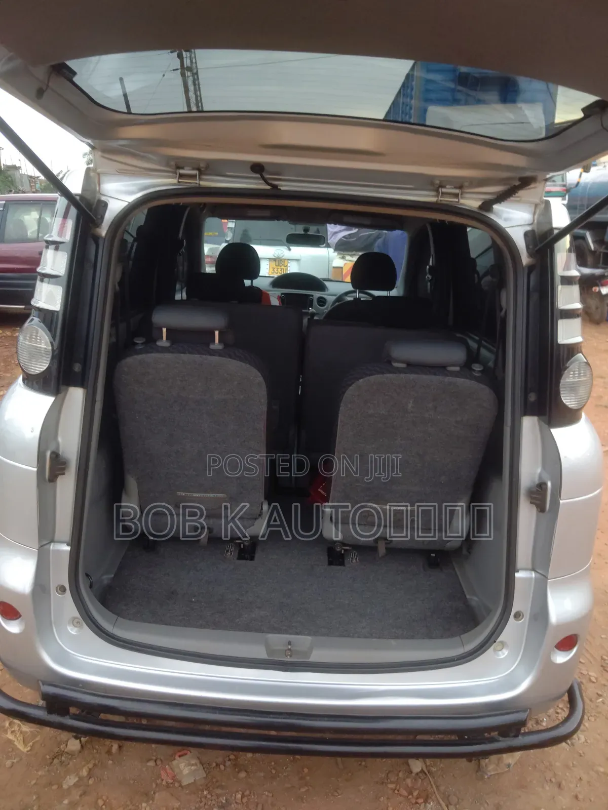Toyota Sienta 2010 Silver