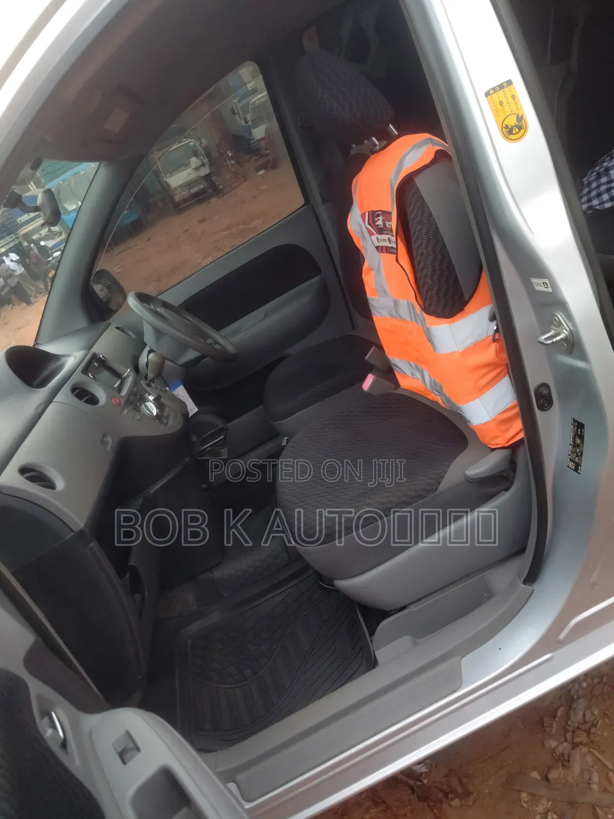 Toyota Sienta 2010 Silver
