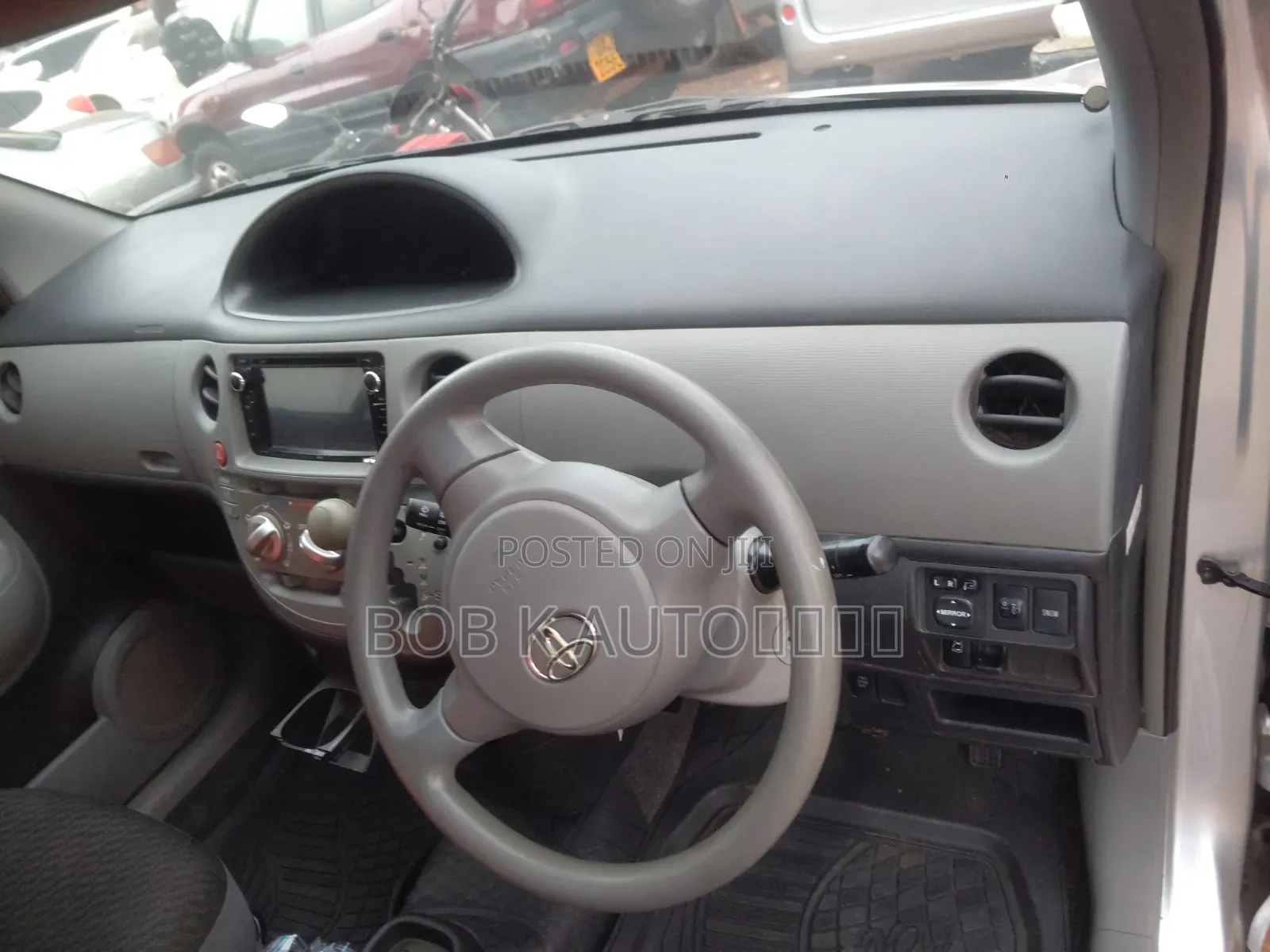 Toyota Sienta 2010 Silver