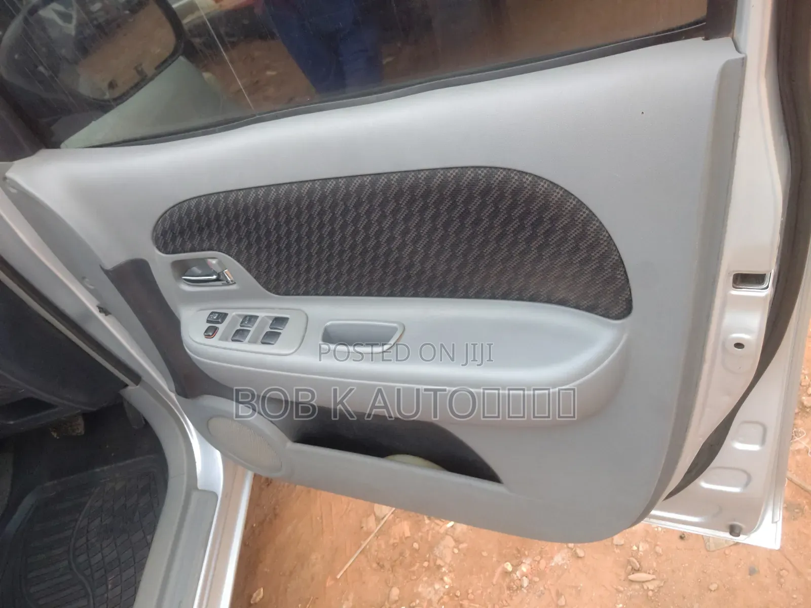 Toyota Sienta 2010 Silver
