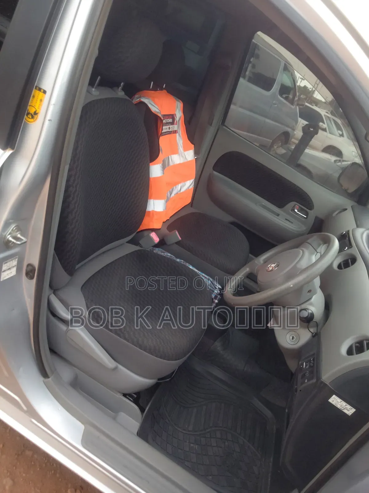 Toyota Sienta 2010 Silver