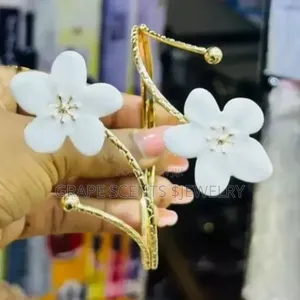 Gold-Colored Upper-Arm Cuff/Armlet Piece