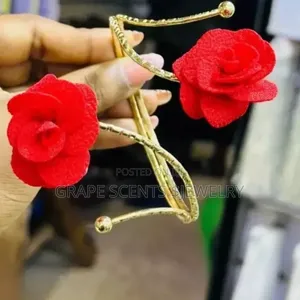 Gold-Colored Upper-Arm Cuff/Armlet Piece