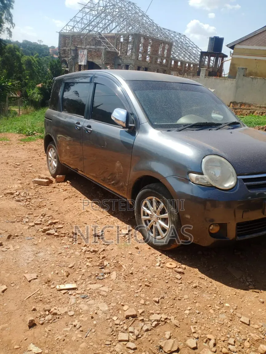 Toyota Sienta 1.5 FWD 2009 Black