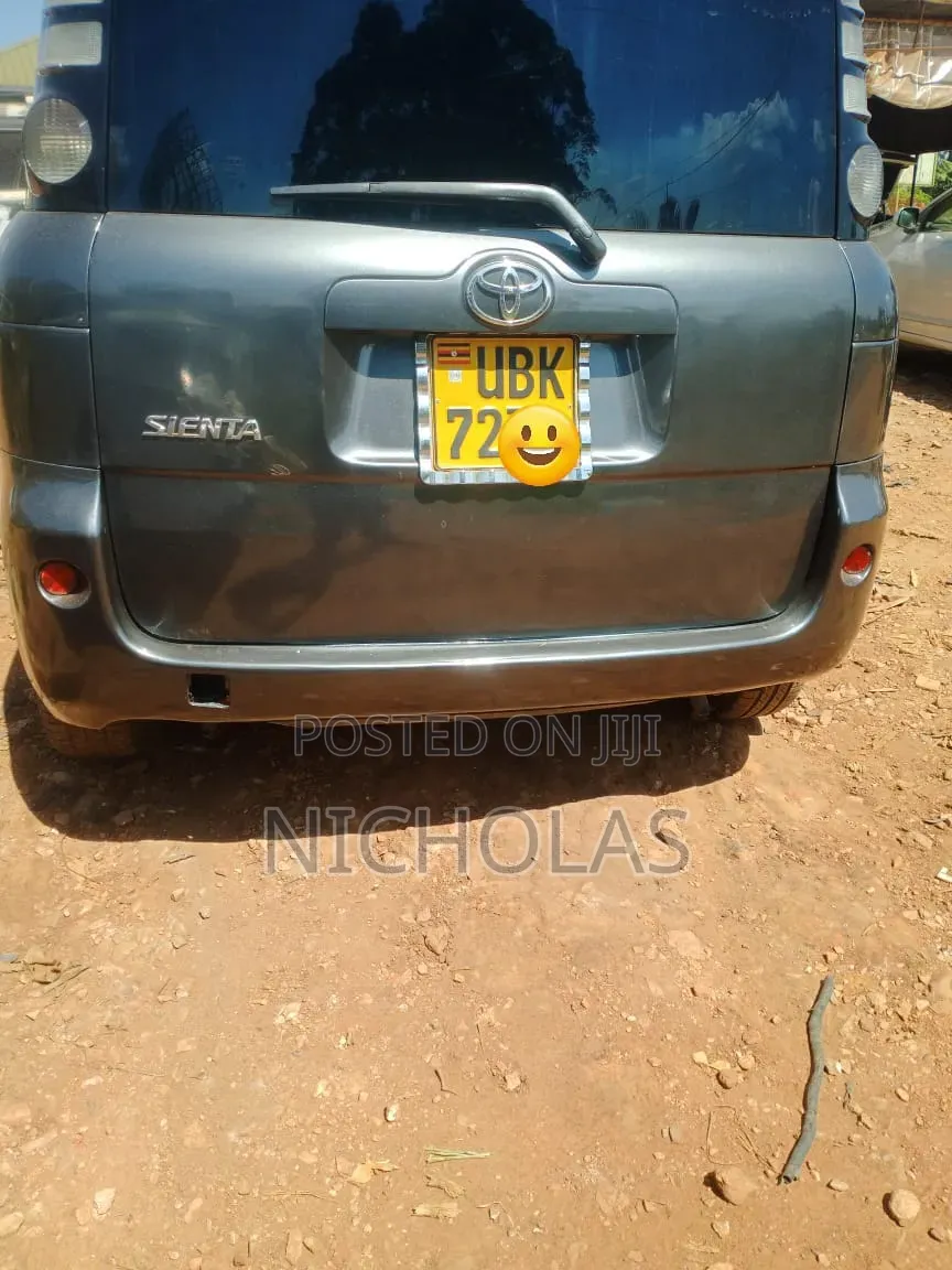 Toyota Sienta 1.5 FWD 2009 Black