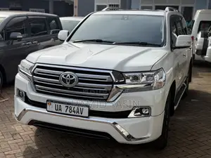 Toyota Land Cruiser 2017 White