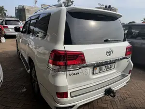 Toyota Land Cruiser 2017 White