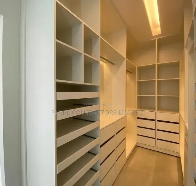 Wardrobes/Walk-in Closet From 950,000 Per Running Meter.