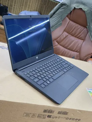 Laptop HP 14-ep0063 8GB Intel Celeron SSD 256GB
