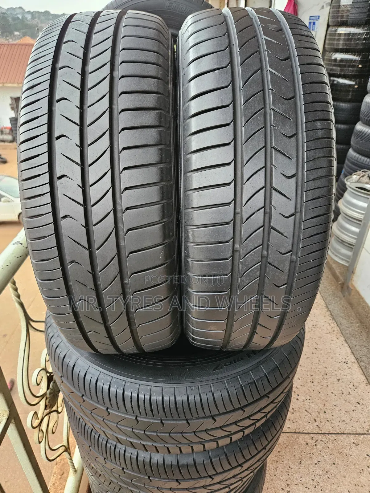 215/65r16 Toyo Tranpath Mp Tyres