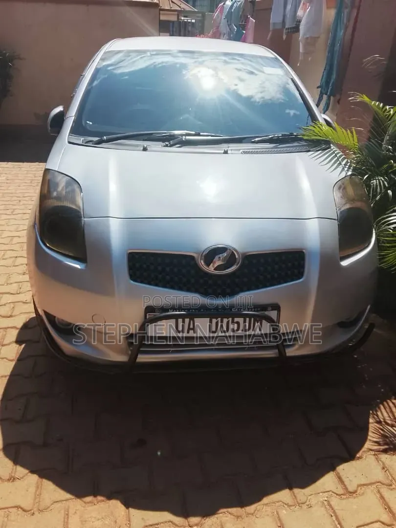 Toyota Vitz 1.3 AWD 5dr 2005 Silver