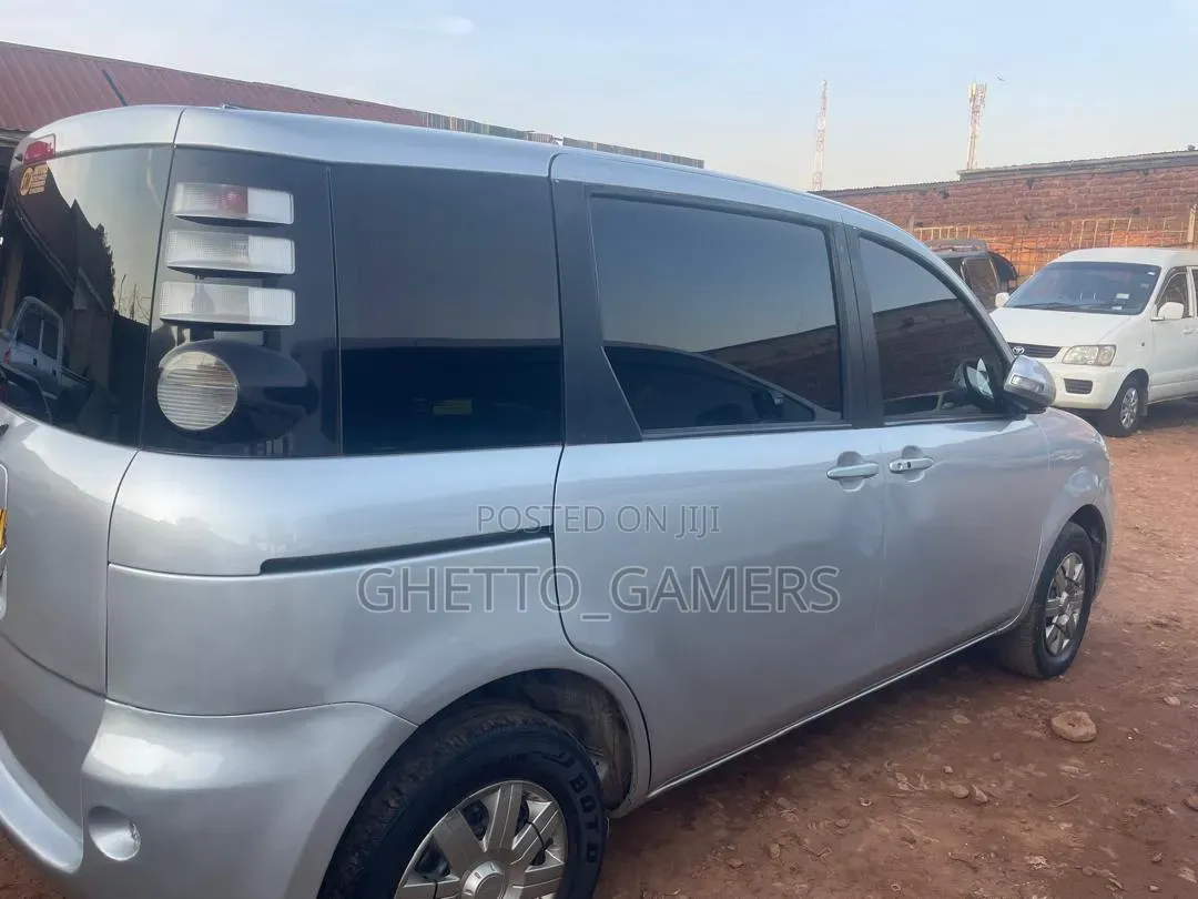 Toyota Sienta 1.5 AWD 2007 Silver