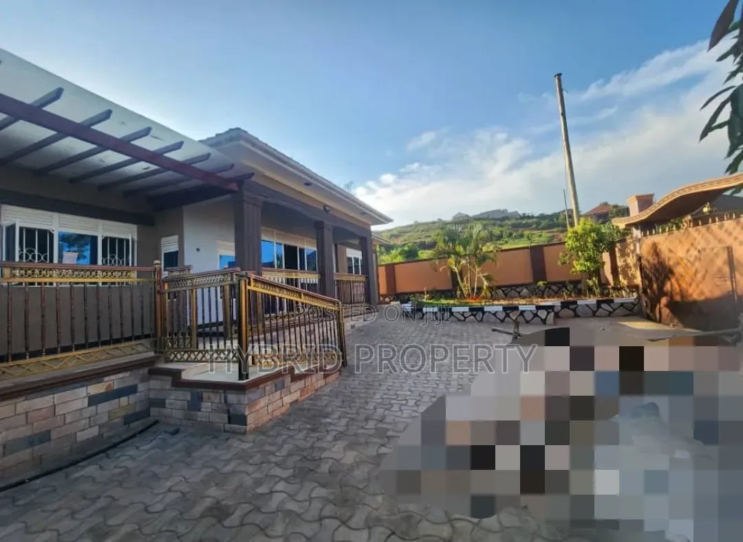 4bdrm House in Matugga~Kiryagonja, Gombe for sale