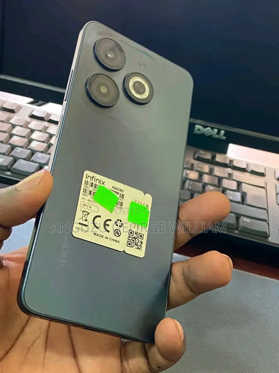 Infinix Smart 8 64 GB Black