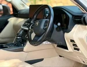Toyota Land Cruiser 2024 White