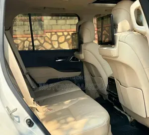 Toyota Land Cruiser 2024 White