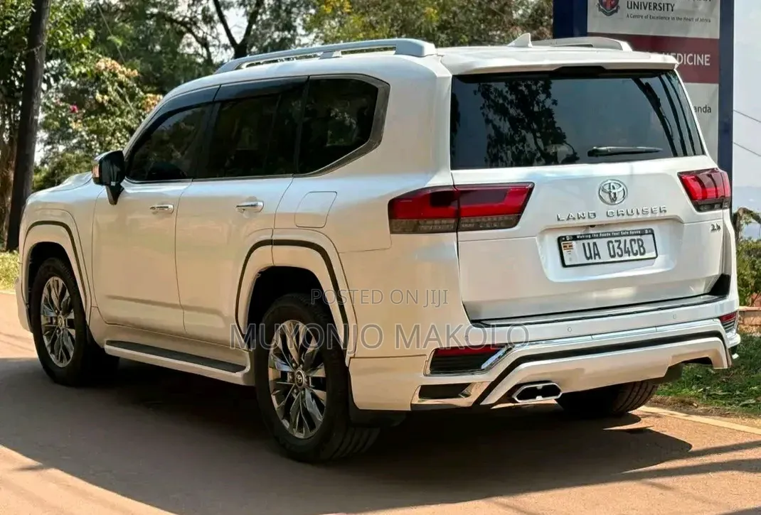 Toyota Land Cruiser 2024 White