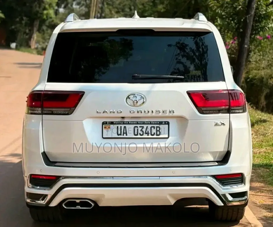 Toyota Land Cruiser 2024 White