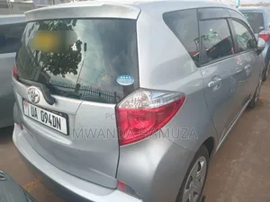 Toyota Ractis 2012 Silver