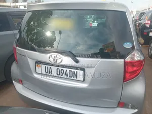 Toyota Ractis 2012 Silver