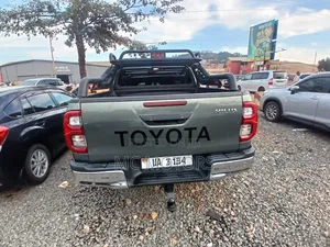 Toyota Hilux Revo Double Cab Petrol 2.7 AWD 2016 Green