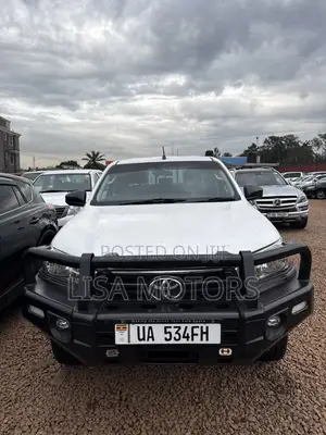 Toyota Hilux Revo Double Cab Deisel 2.8 RWD 2017 White